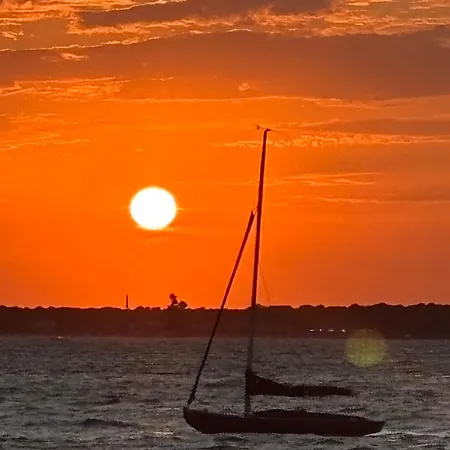 Studio-cabine, Acces Direct Port Et Plage, Les Pieds Dans L'eau Апартаменты *