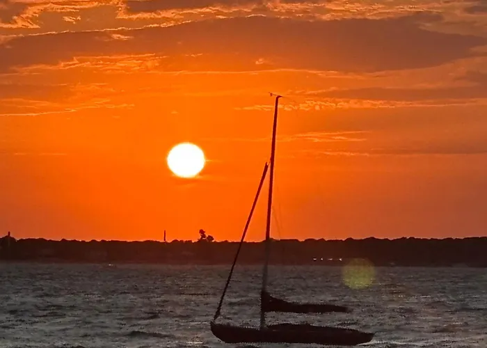 Studio-cabine, Acces Direct Port Et Plage, Les Pieds Dans L'eau アパート *