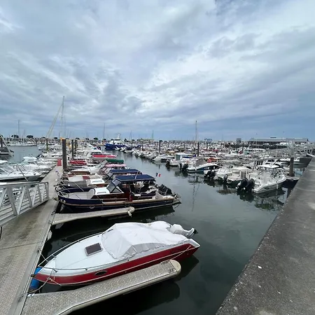 Studio-cabine, Acces Direct Port Et Plage, Les Pieds Dans L'eau Apartman *