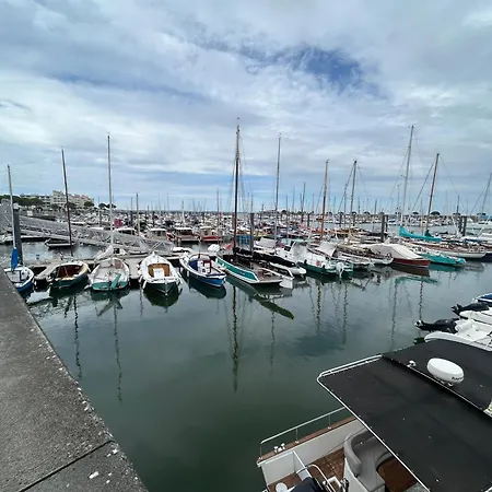 Apartman Studio-cabine, Acces Direct Port Et Plage, Les Pieds Dans L'eau